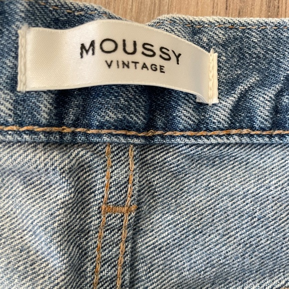 Moussy Vintage Japanese Denim Distressed Jeans
Size 29 High Rise Straight - Picture 3 of 9